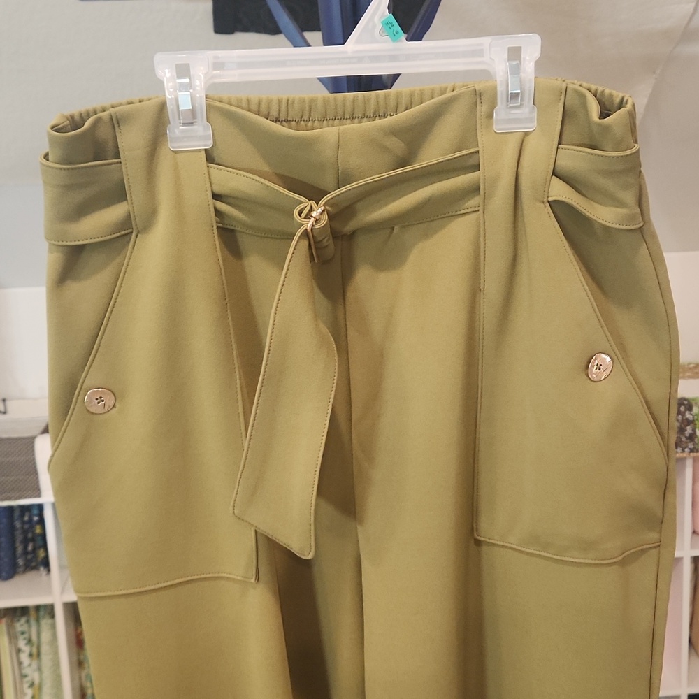 Green trousers - Picture 2 of 4